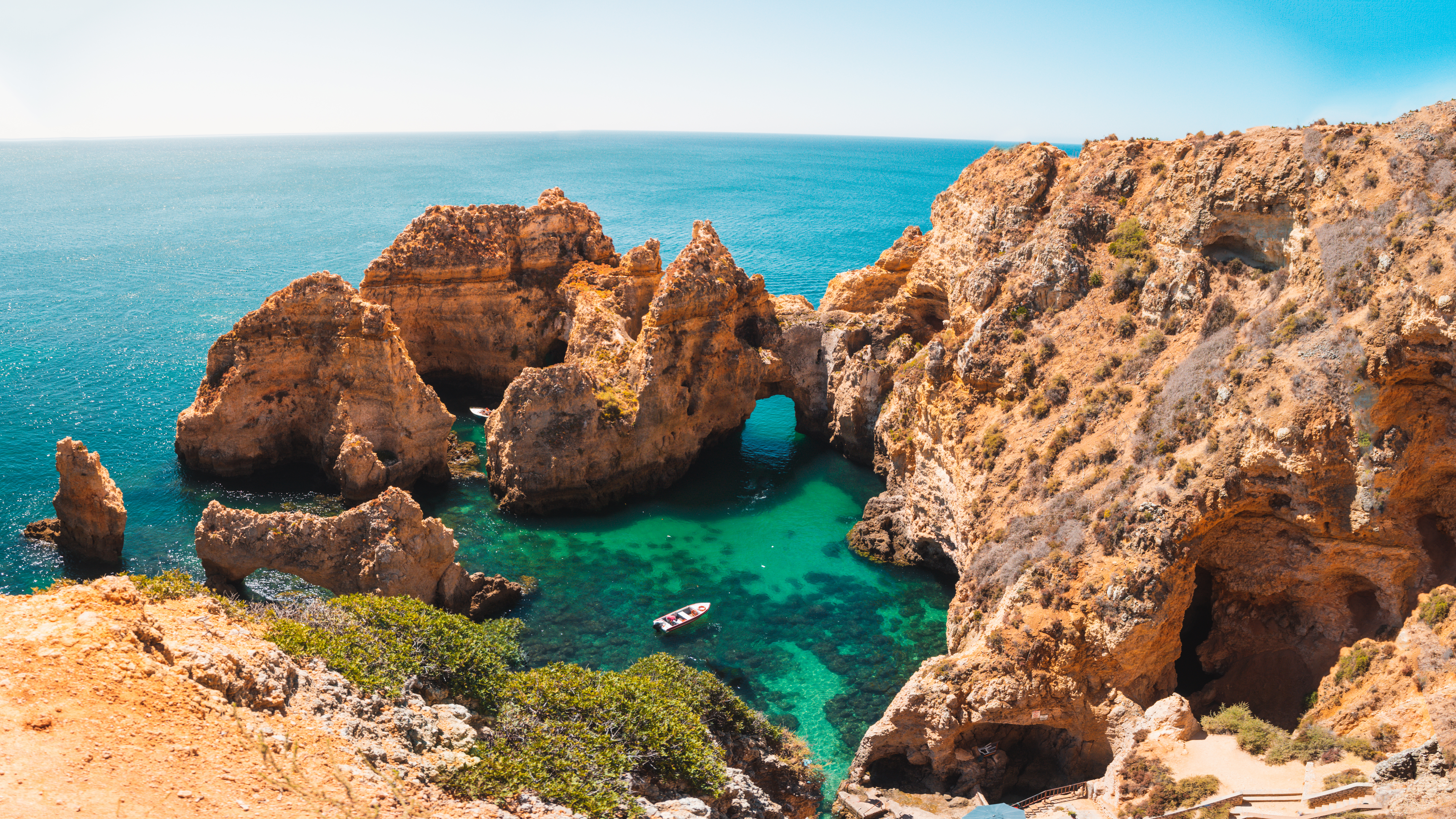 A mesmerizing shot of Ponta da Piedade, a scenic spot in Portugal